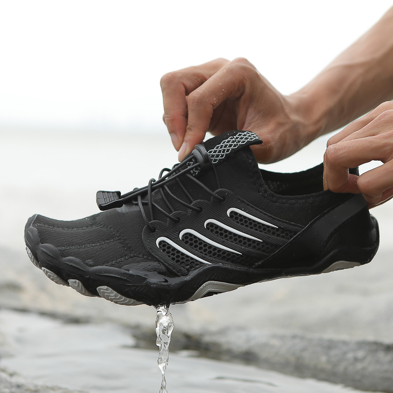 New Men Water Shoes Aqua Shoes - Aquatic Sports Shoes recensione e prezzo