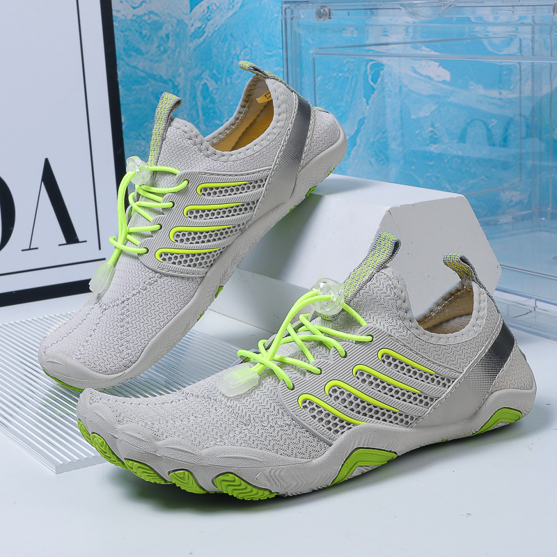 New Men Water Shoes Aqua Shoes - Aquatic Sports Shoes recensione e prezzo