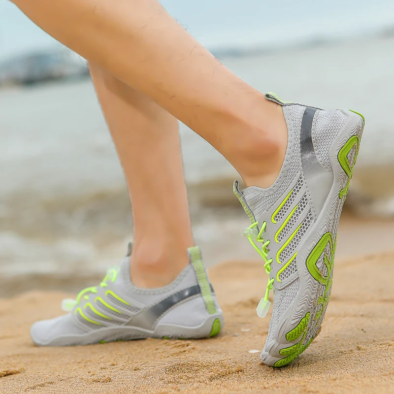 New Men Water Shoes Aqua Shoes - Aquatic Sports Shoes recensione e prezzo