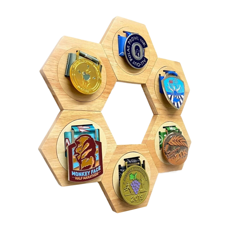 Wooden Medal Display Stand Hex - Aquatic Sports Hat recensione e prezzo
